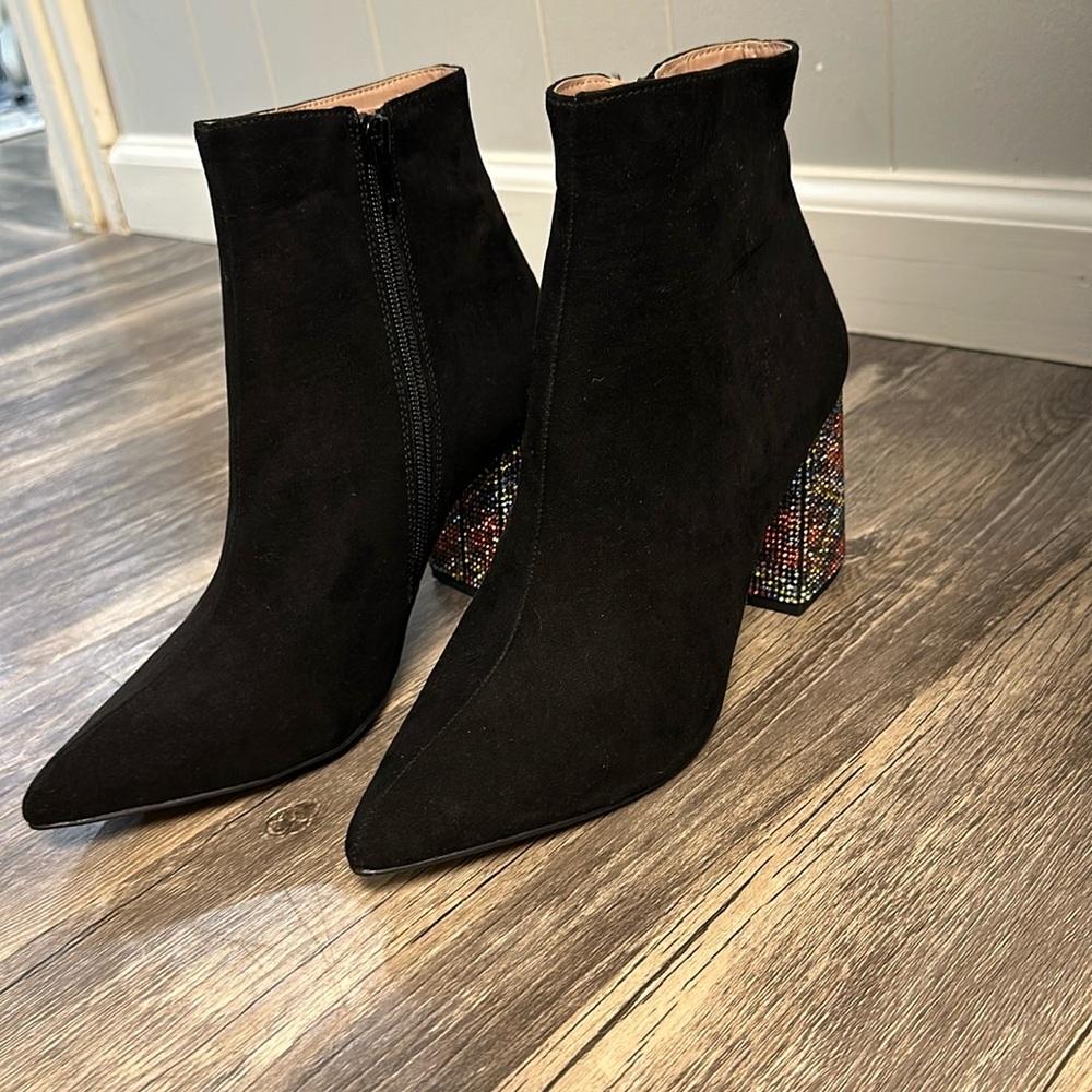 New Betsy Johnson black boots size 8M. Never worn!